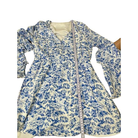 Altar'd State Flowy White & Blue trumpet sleeve V neck floral print SZ M casual - Picture 14 of 14